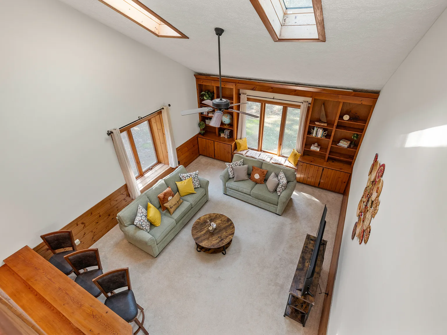 4 bed, 3.5 bath, 3068 sqft, $3,400 — Photo 4