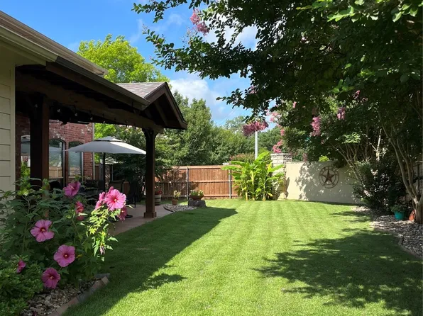 2737 Hidden Lake Dr, Grapevine, TX 76051