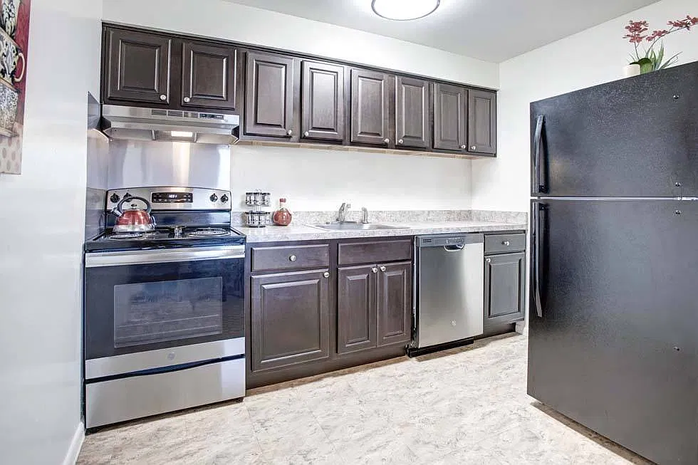 Silver Lake Manor Apartments — Photo 4