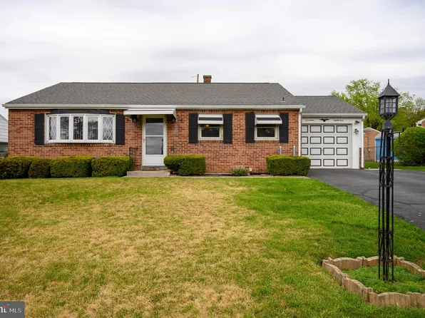 1789 Argyle Dr, York, PA 17406