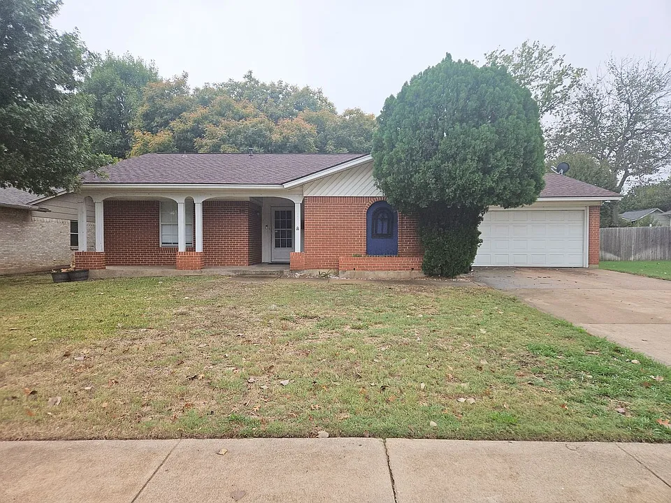 823 N Ector Dr
