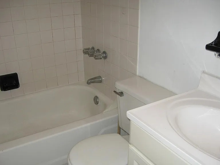 1048 South St #3 — Photo 2