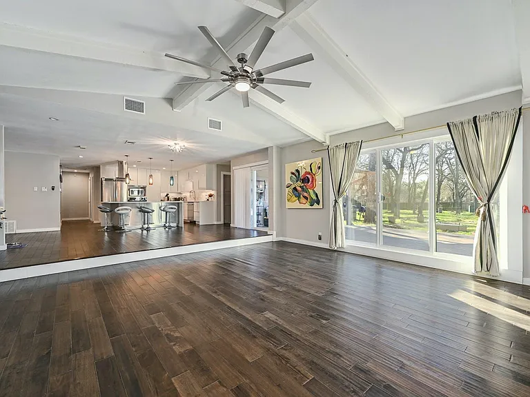 3105 Twilight Trl — Photo 12