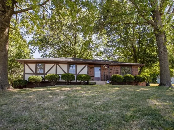 308 SW Woods Chapel Rd, Blue Springs, MO 64015