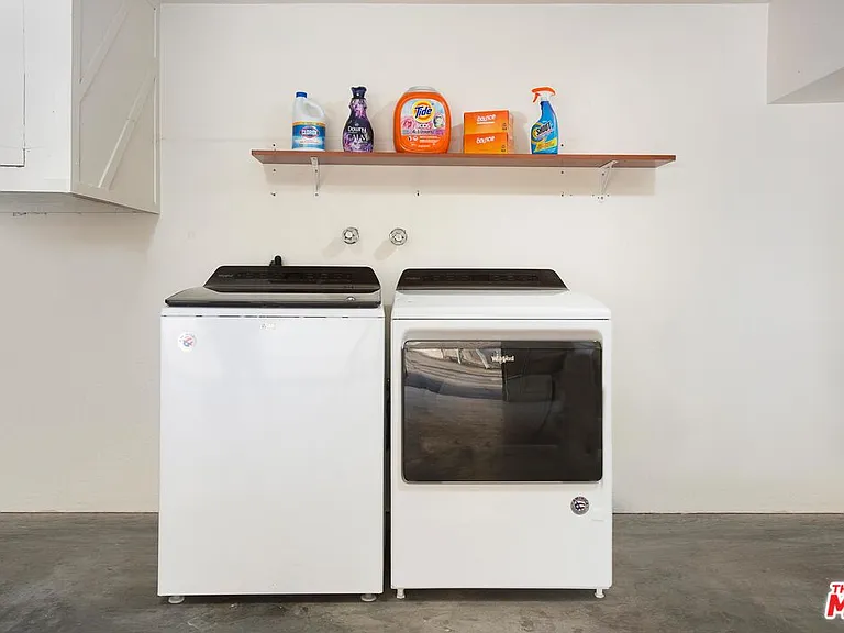 18755 Hatteras St #16 — Photo 33