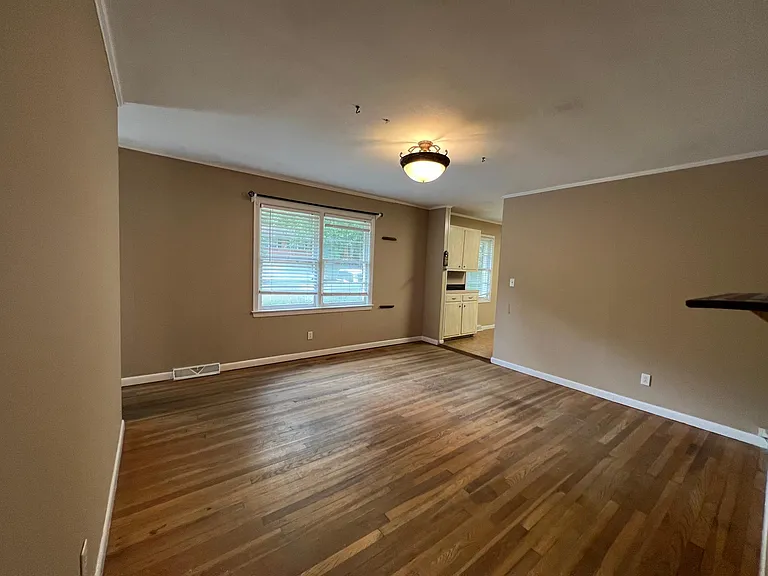202 Warren St — Photo 10