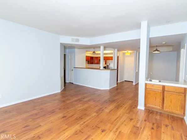 5420 Sylmar Ave APT 105, Van Nuys, CA 91401