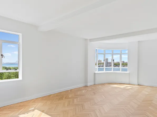 140 Riverside Drive image 6 of 12