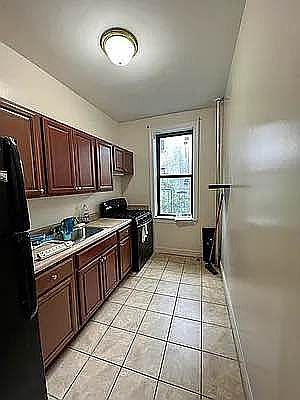 3rd image of 18 E 21st St APT C5