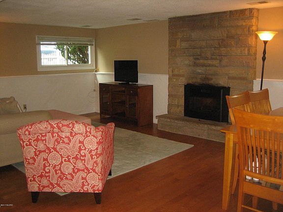 3rd image of 204 Creekside Dr