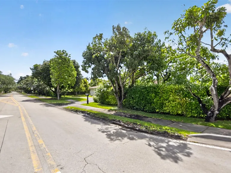 7690 SW 128th St — Photo 48