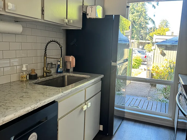 1614 NW Midlake Ln — Photo 6