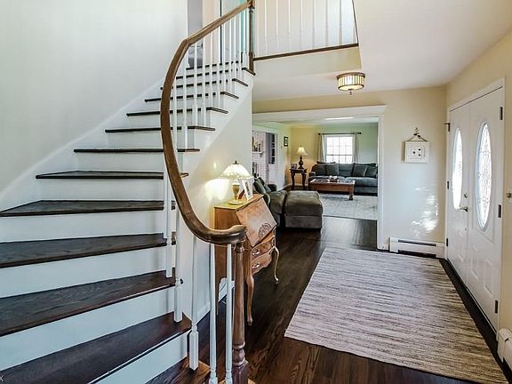 2nd image of 1098 Royal Oak Dr
