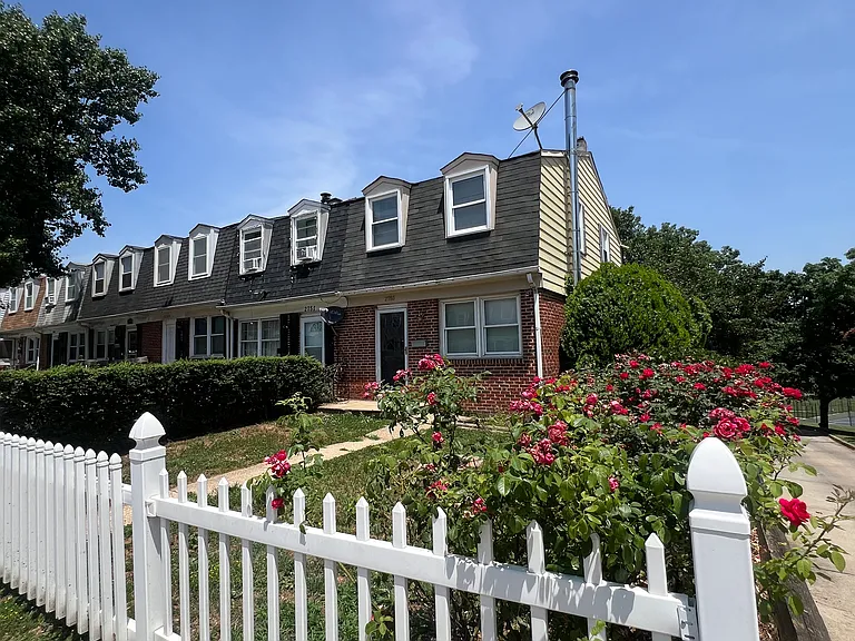 2753 Wegworth Ln — Photo 2