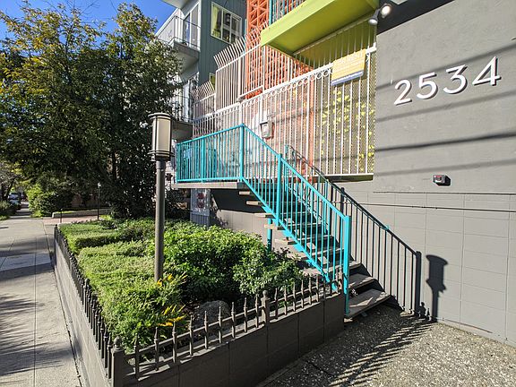 2nd image of 2534 Benvenue Ave APT 1