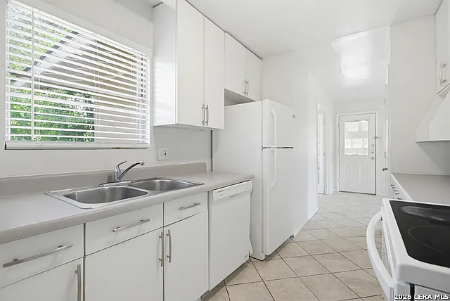 2125 E Lawndale Dr — Photo 10