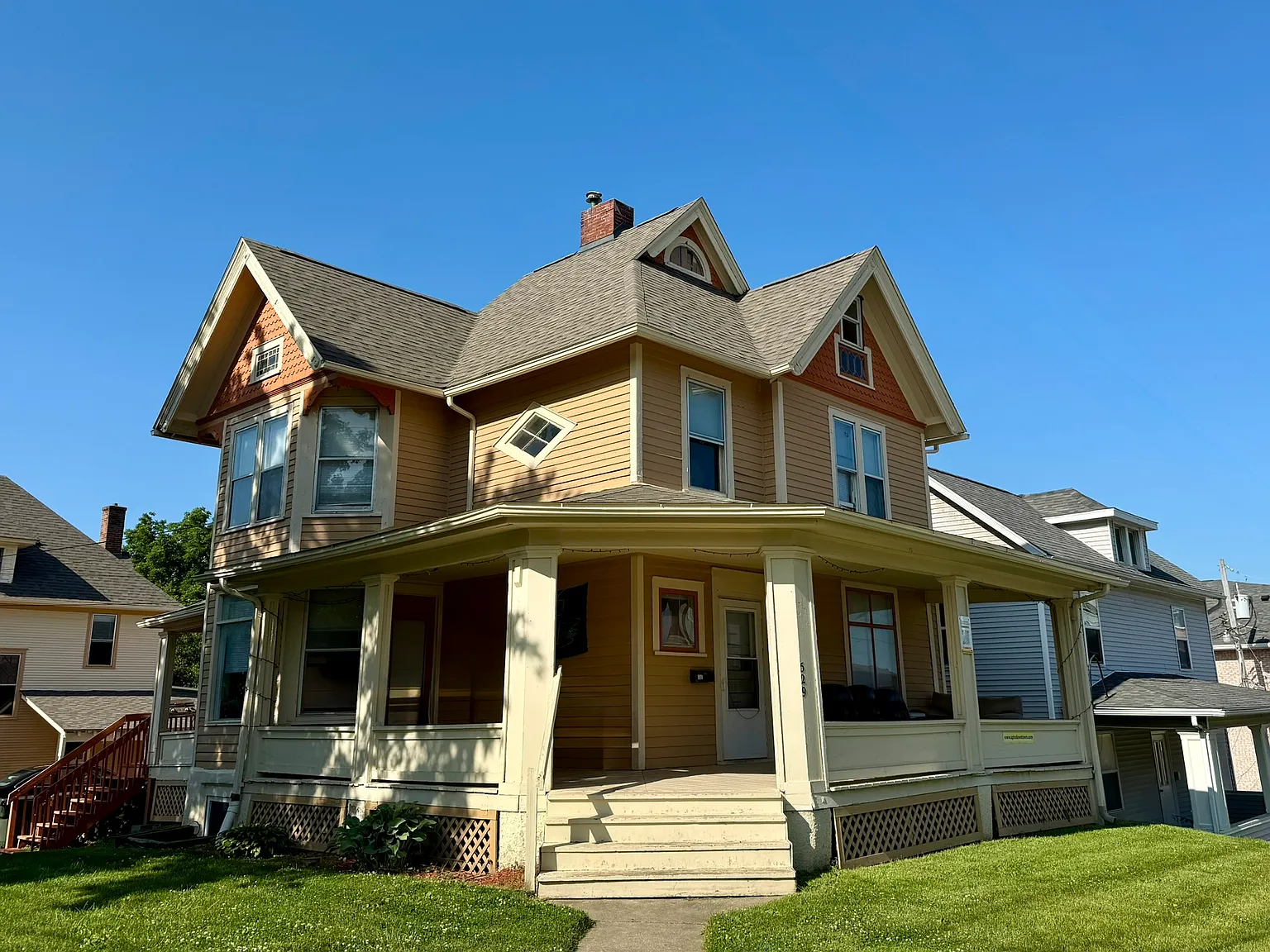 2 bed, $1,096 — Photo 1