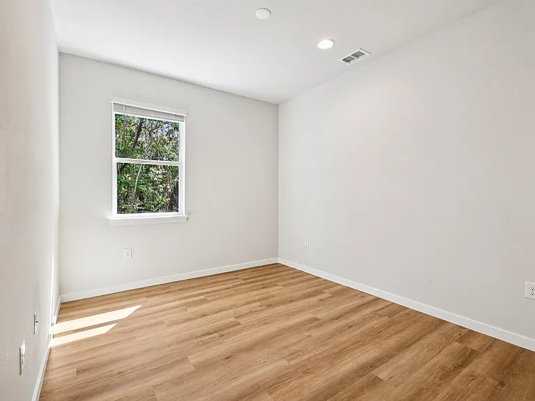 536 E Beresford Ave — Photo 9