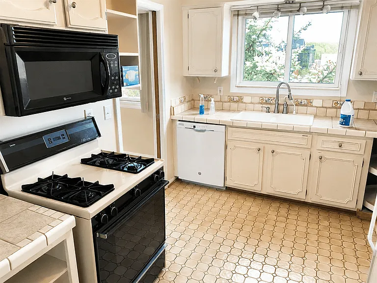 350 Billingsgate Ct #C — Photo 2