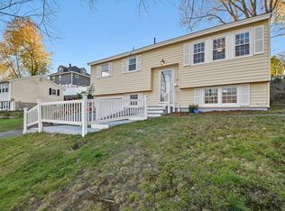 26 Wedgemere Dr, Lowell, MA 01852
