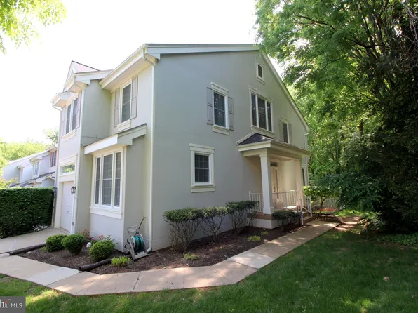 1300 Park Garden Ln, Reston, VA 20194