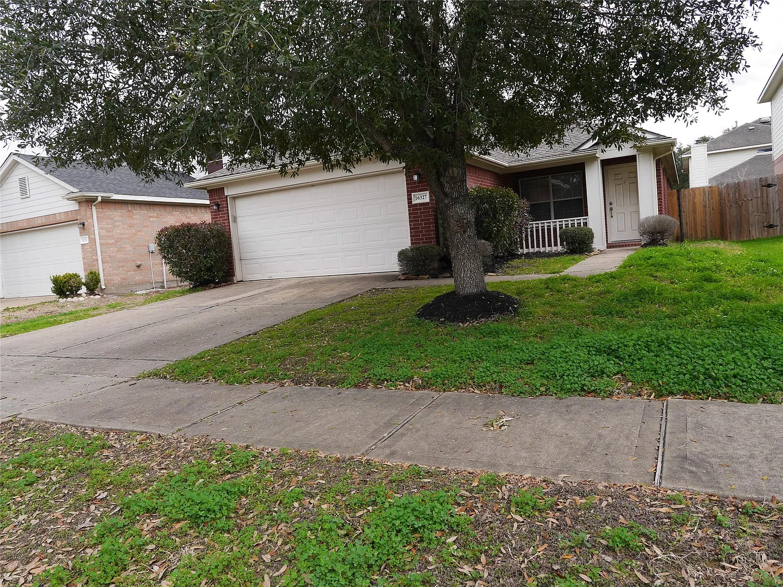 3 bed, 2.0 bath, 1221 sqft, $1,900 — Photo 2