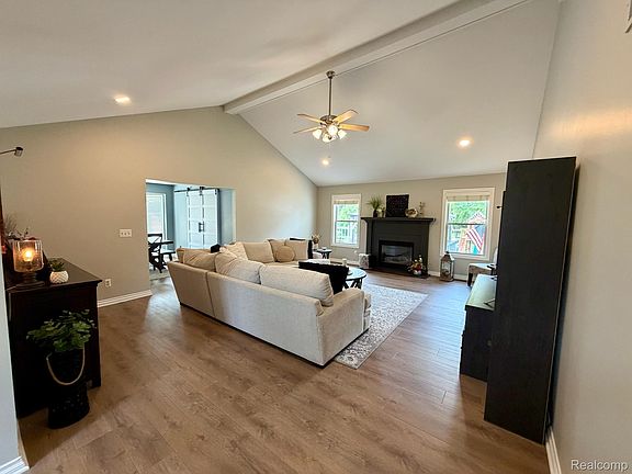 3rd image of 3974 Stoney Ridge Dr