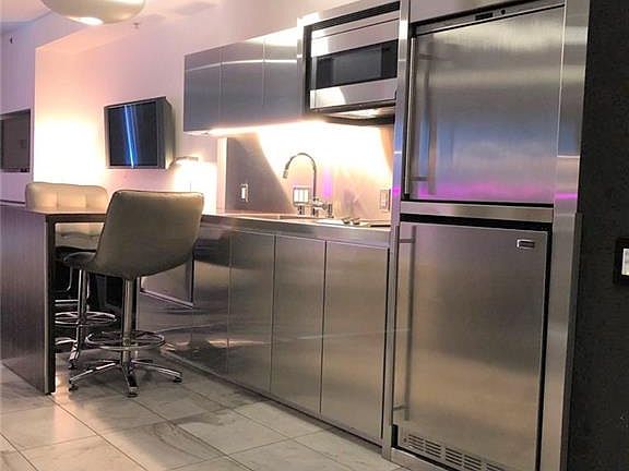 4th image of 4381 Flamingo #30303