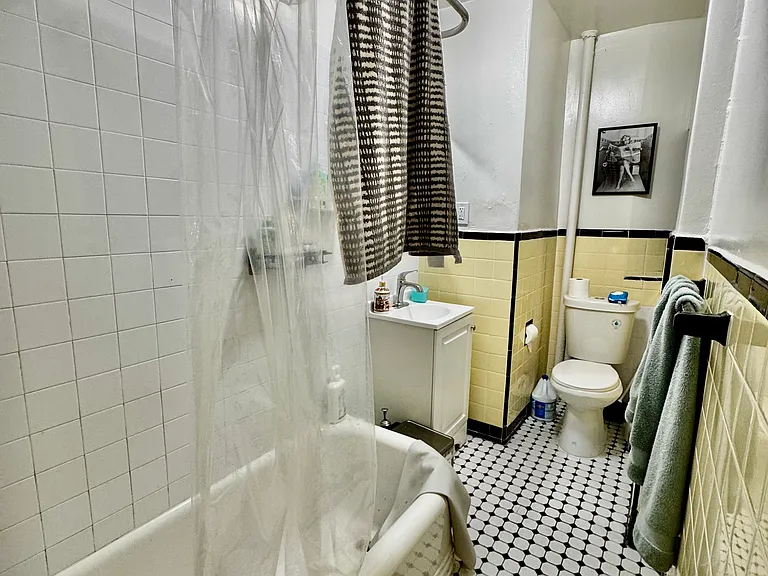 452 W 47th St #2B — Photo 15