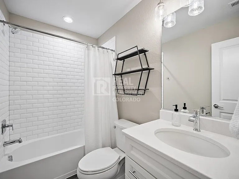 2402 Pony Club Ln — Photo 11