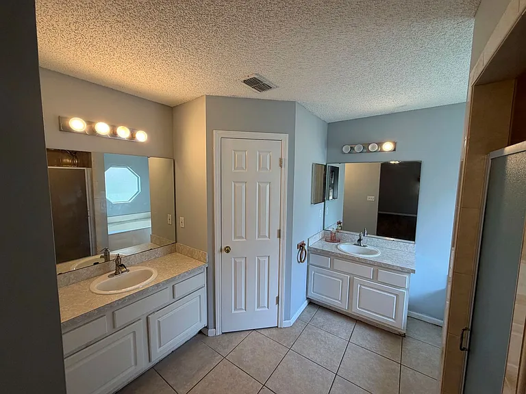 4271 Hanging Moss Dr — Photo 13