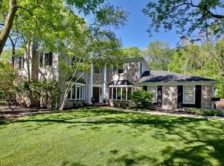 12 Wimbledon Rd, Lake Bluff, IL 60044