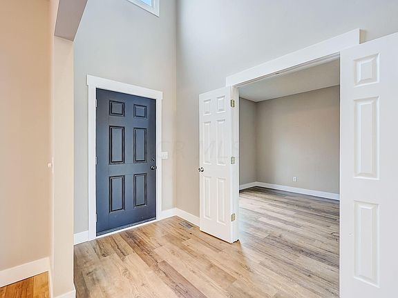 4th image of 1891 Creekview Dr