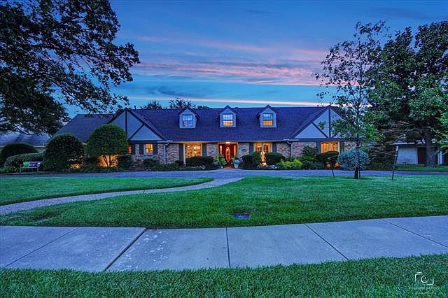 1st image of 2514 Canyon Creek Dr
