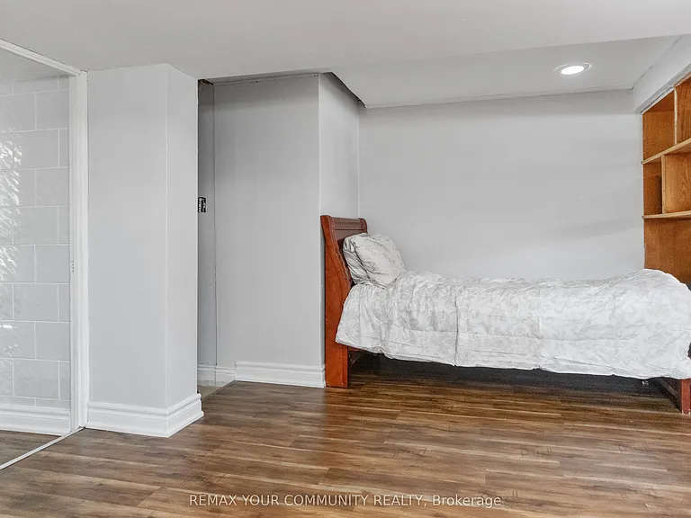 2 Emmeline Cres #LOWER — Photo 12