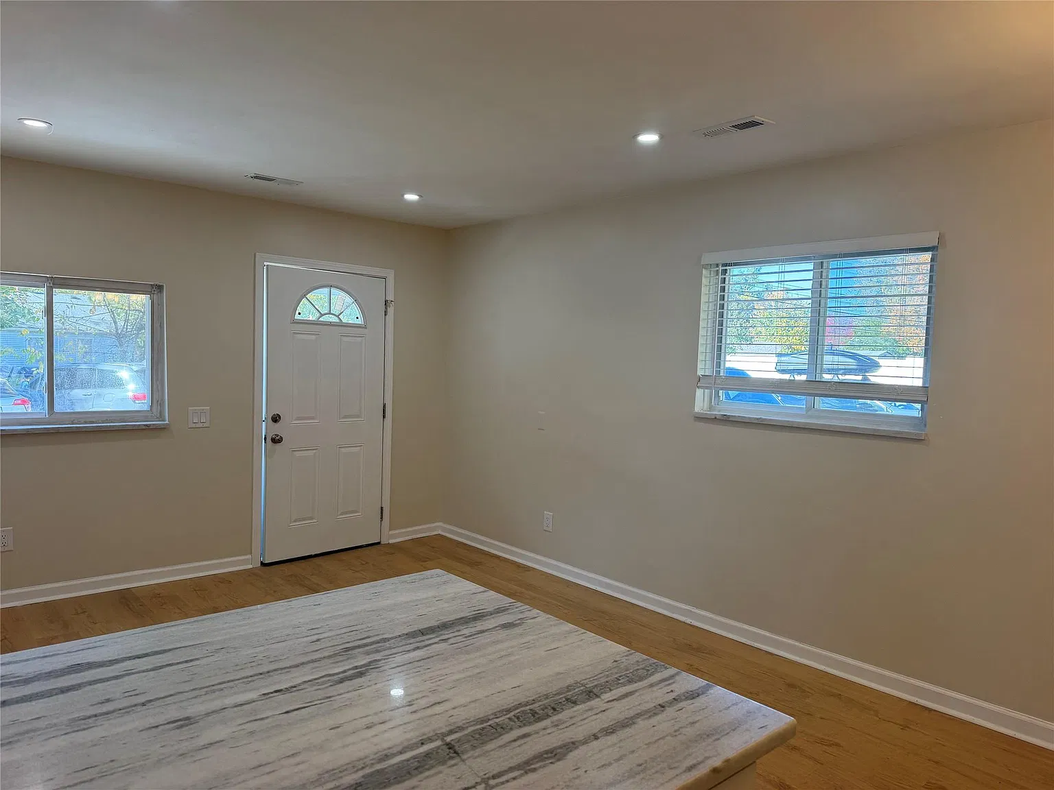 1 bed, 1.0 bath, 725 sqft, $1,495 — Photo 2