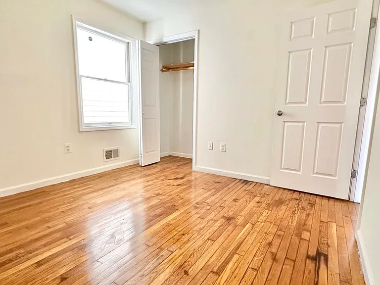 119 Armstrong Ave — Photo 15