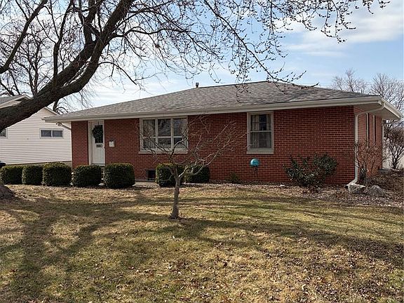 2nd image of 920 S Spring St