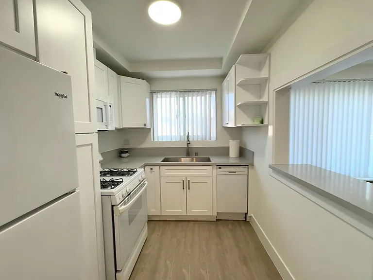 1045 N Edinburgh Ave #4 — Photo 6