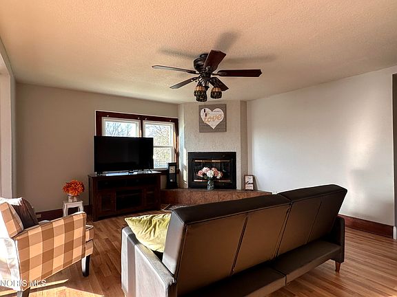 5th image of 2400 Hollybrook Dr