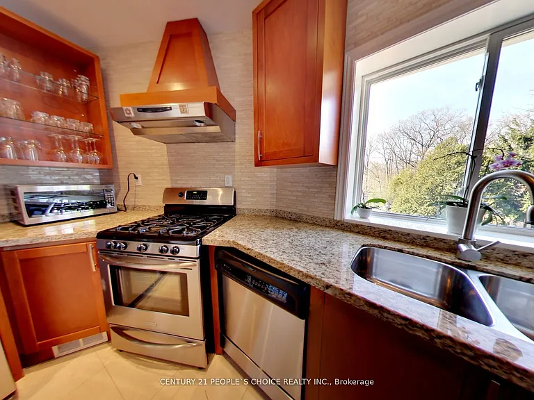 63 Stephen Dr — Photo 7