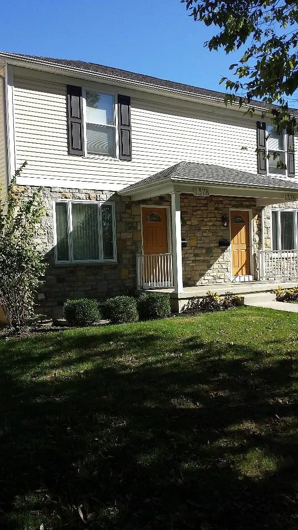 3 bed, 1350 sqft, $2,460 — Photo 1