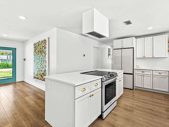 4th image of 7745 W Lake Drive