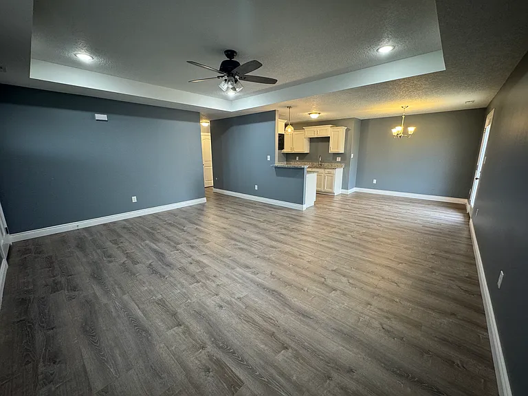 1003 Riley Ave — Photo 6