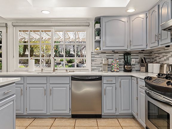 4th image of 29058 Flowerpark Dr