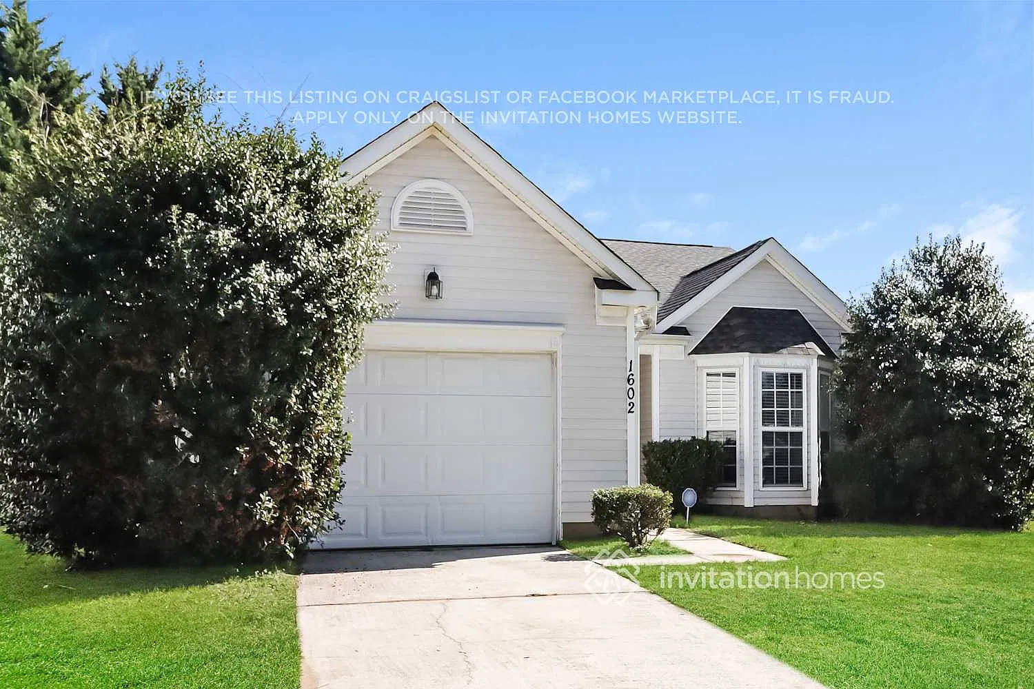 1602 Oakdale Green Dr Charlotte, NC 28216 — Photo 3