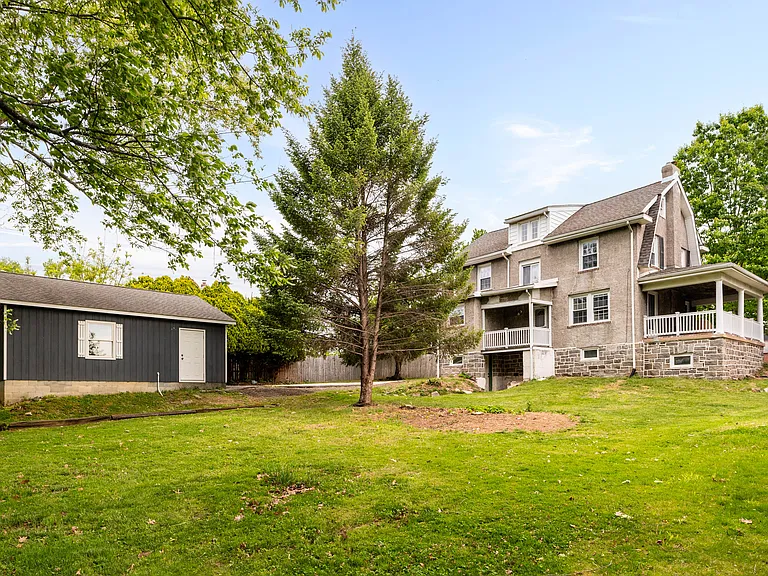 610 Saxer Ave — Photo 32