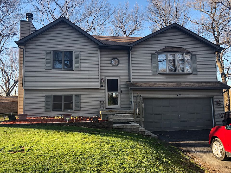 1st image of 746 Van Buren Ave