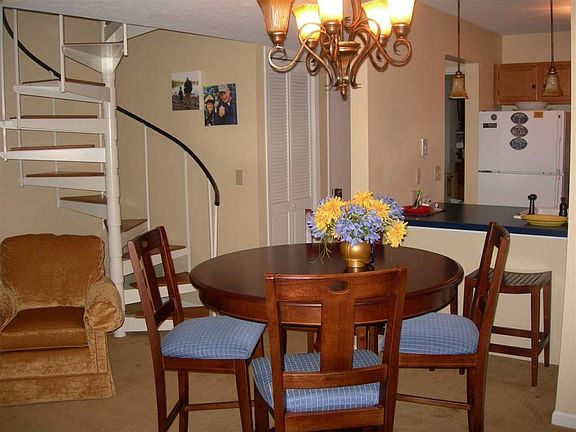 5th image of 1504 N Oak Hill Dr Unit K-4