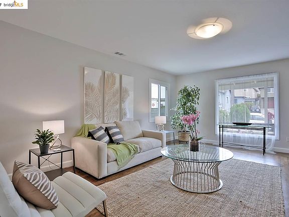 3rd image of 6005 Bayview Ave
